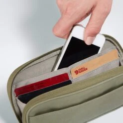 FJÄLLRÄVEN KÅNKEN TRAVEL WALLET - Portmonee 16 FJÄLLRÄVEN KÅNKEN TRAVEL WALLET - Portmonee -Camping Im Freien 304068007 h kanken travel wallet fjaellraeven 1 1