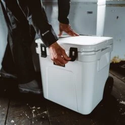 Yeti Coolers ROADIE 48 WHEELED - Kühlbox -Camping Im Freien 5638039355 x roadie 48 wheeled yeti coolers 24